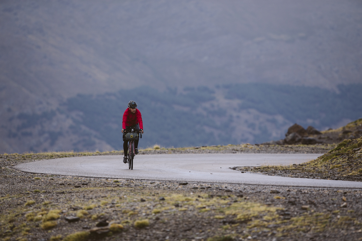 Primero fue el ciclismo audax, luego el randonneur, luego el bikepacking y después llegó la ultradistancia. 

Revisa la historia de esta (no tan) reciente disciplina 👉bit.ly/2HC3Fk9

📷 @TransIbericaBR