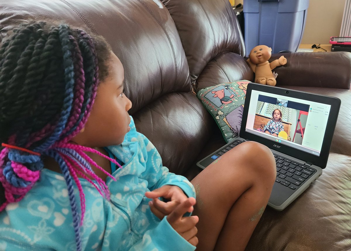 mr_kasten's tweet photo. My daughter (7 y/o @SimpBobcats @shelbycountysch) organizing a virtual book club with her cousin (5 y/o @LPASlou @JCPSKY) They are choosing the books. Her idea. https://t.co/huqMKQn6WU