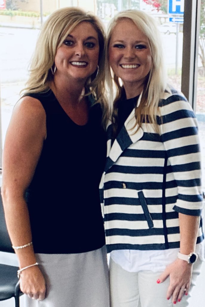Venita2113's tweet photo. Excited to welcome Stephanie Posey to the TITLEMAX Family as our new store manager at TITLEMAX in Haleyville Alabama!!! Welcome to the team!! @TMXCompanies @TMXCareers @OBielss @ted_helgesen @richstacy@ChuckStmx @frankeller0914 @Stephan58460559 https://t.co/AGrbxjz5fs