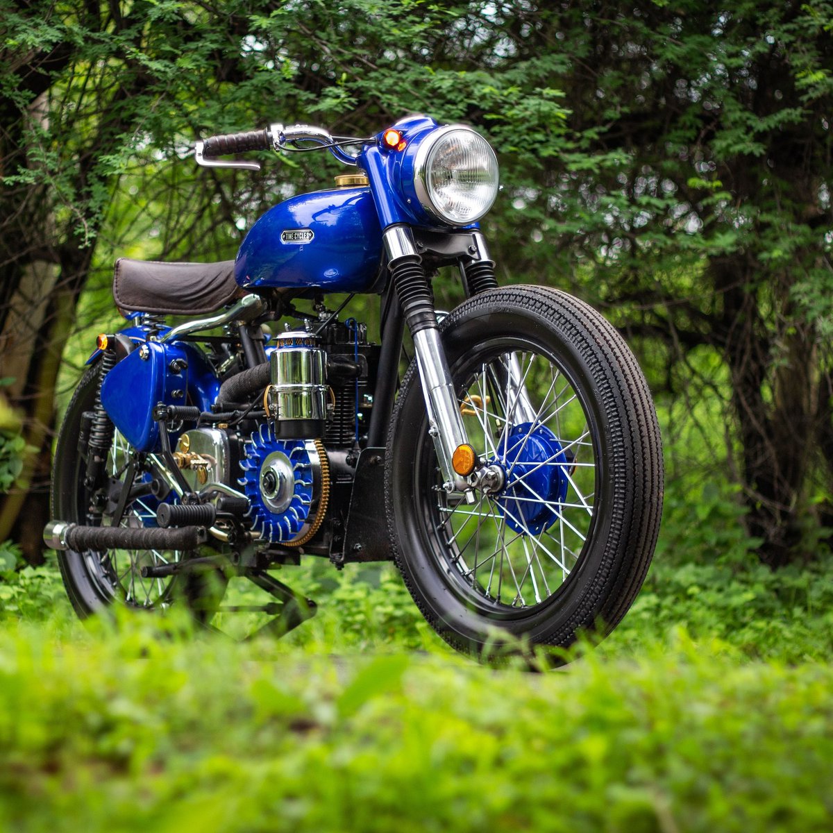 tripmachineco's tweet photo. The peacock in its natural habitat. Has this stunner changed your perception of old Enfield Diesels? @royalenfield
#royalenfield #royalenfieldtaurus #royalenfieldbullet #enfieldindia #dieselbullet #torquemonster #custommotorcycle #bobberstyle #madelikeagun #ride #tripmachineco https://t.co/bTuOiazYS3
