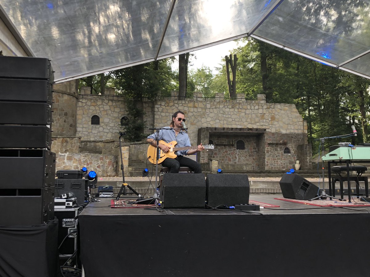 Top concert <a href="/JettRebel/">Jett Rebel</a> in Openluchttheater in Hertme. Goed georganiseerd, zitplaatsen op 1,5 m afstand <a href="/M_Metropool/">Metropool</a>