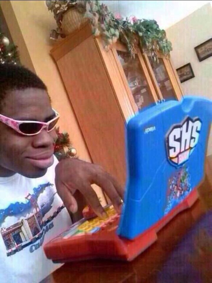 Floreesflor's tweet photo. Yo entrando cada minuto a la página de one direction, esperando a que aparezca algo.

#DIRECTIONERSBREAKTHEINTERNET https://t.co/iwjEDREzcn