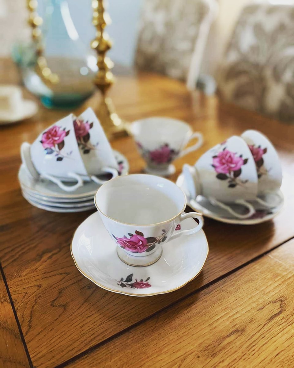 jamie_lee_tea's tweet photo. An absolute delightful find today 🌺 to be repurposed and added to my upcoming online store: #soywaxcandle #vintageteacupcandle #handpoured #vegan #biodigradable #environmentallyfriendly #homedecor #teacup #candle #smallbusiness ⚠️All my candles are CLP compliant. @jamie_lee_tea https://t.co/XPaGBjoVK3