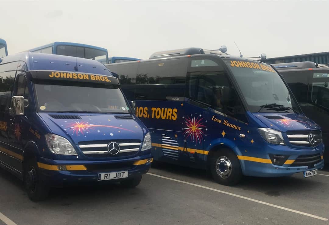 DaveBee1976's tweet photo. Jo, one of our wonderful school escorts, has messaged in to say that the headmaster of St Giles School arranged for an ice cream van to be on the school premises and all drivers and escorts were given free ice creams! He has personally thanked #JohnsonBrosTours https://t.co/oYLqxfW9vO