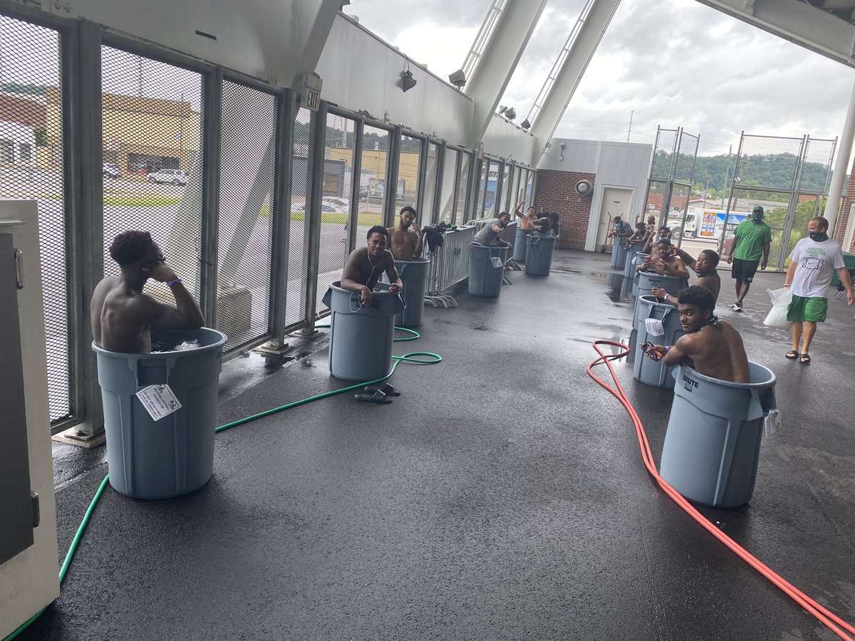 MarkGale3's tweet photo. @HerdFB DB’s getting those legs back with some time in the cold tubs.

#OneHerd
#HerdFamily
#YourBestYou https://t.co/9Z6nnhGnyI