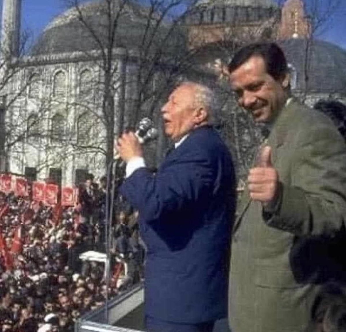 Erdoğan o kadar ileri görüşlü ki çoğu kez yanındakiler onu anlamakta zorluk çekiyor... #AyasofyaCamidir