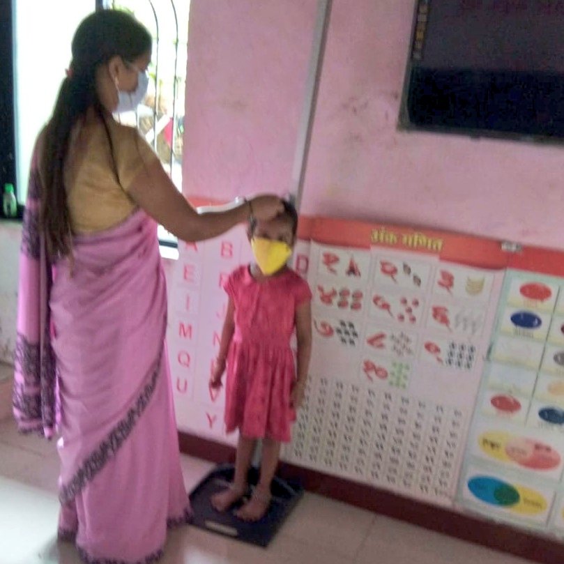 PoshanRaigad's tweet photo. Growth monitoring cn detect nutritional&amp;other health problems tht wud otherwise go unnoticd even if #Child is not sick.
Our dedicatd #Anganwadi Workers &amp; Helpers r focusing on same,wid all precautionary measures.
#PoshanAbhiyaan
@MinistryWCD @MoHFW_INDIA
@PMOIndia @CMOMaharashtra https://t.co/RSNMkav9tF