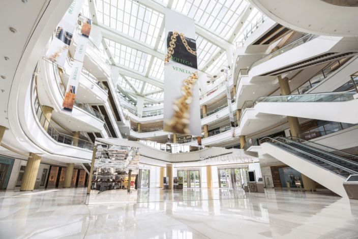 cppluxury's tweet photo. ‘The Invisible Store��, Bottega Veneta’s new and dynamic pop-up concept in Shanghai
https://t.co/5RcL3mwBWA
#BottegaVeneta #InvisibleStore #popup #luxury #luxuryfashion #newopening #innovative #concept #Shanghai #Kering @KeringGroup https://t.co/yKfqb0nQ2R