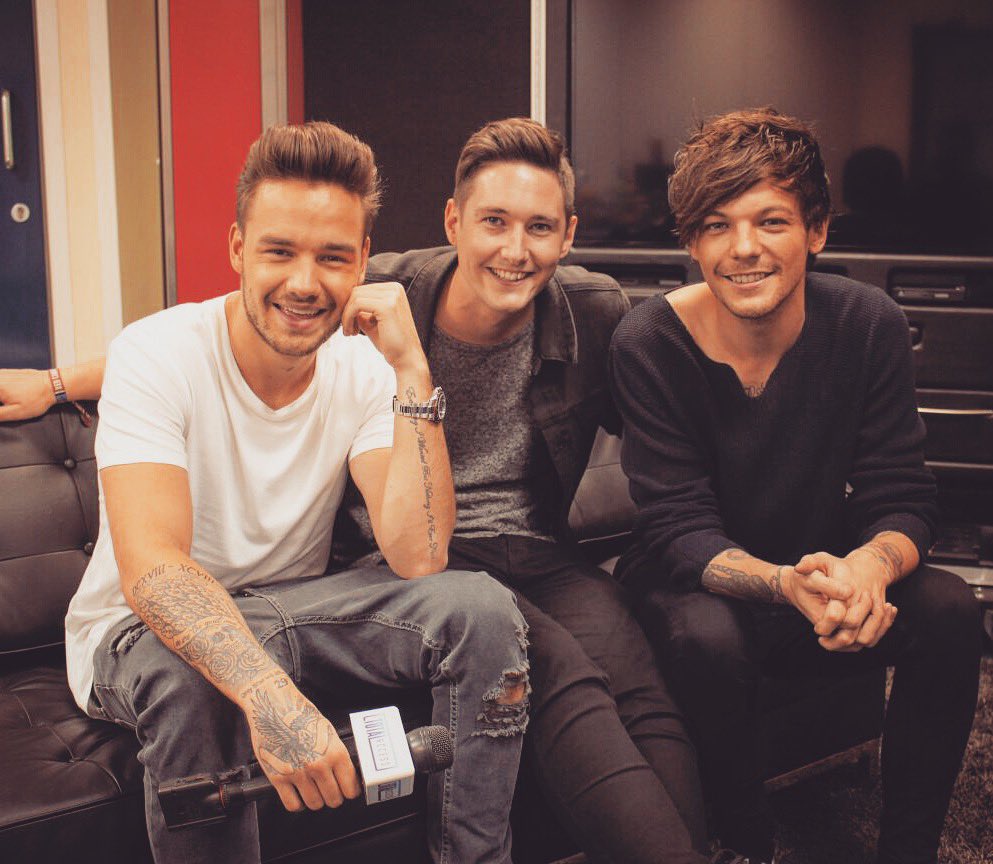 ElliotHolman's tweet photo. #10YearsOfOneDiretion #TBT https://t.co/UgDTIwijpQ