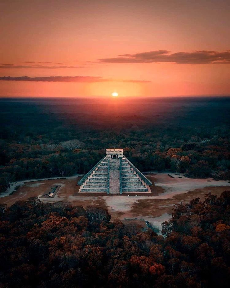 visitingmexico's tweet photo. Bello atardecer en Chichén Intzá🌄

Foto de @yucatanturismo https://t.co/xxO4fy1Bcl
