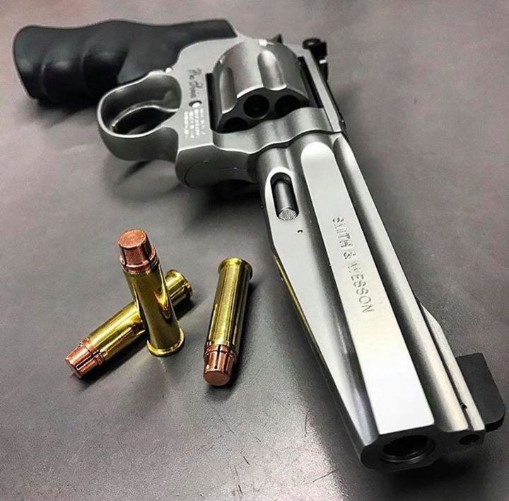 FirearmsNewsMag's tweet photo. Talk about bone crushing...!! Love that flatnose! What do you think?

#gunsdaily #guns #2a #gunsofinstagram #tactical #pewpew #weaponsdaily #firearmsnews #firearms #weapons #edc #parabellum #pistol #shooting #dailybadass #Smithandwesson #revolver #44magnum #500magnum #woodsgun https://t.co/LutrC34Euo