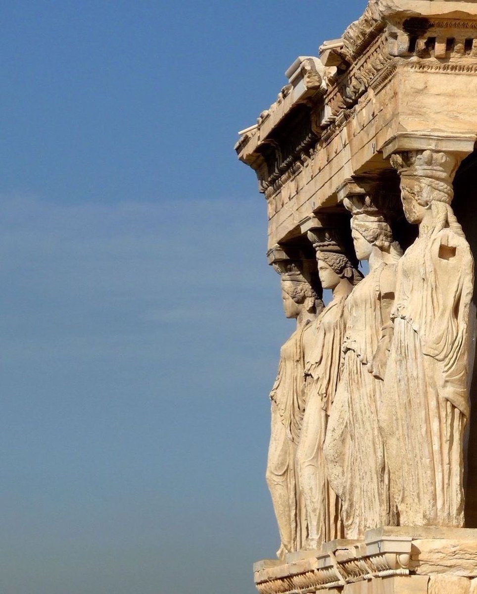 İnsanoğlunun şu olağanüstü estetik anlayışından, zarafetten kopuşunu içime sindiremiyorum.