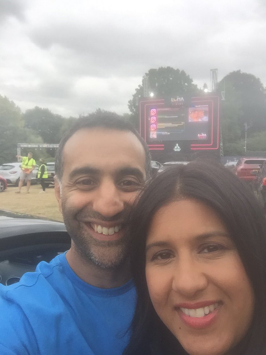 Rav_Jagdev's tweet image. Going back in time as a birthday treat @LunarCinemas @WarwickCastle drive-in cinema for Back to the Future! Great Scott!
