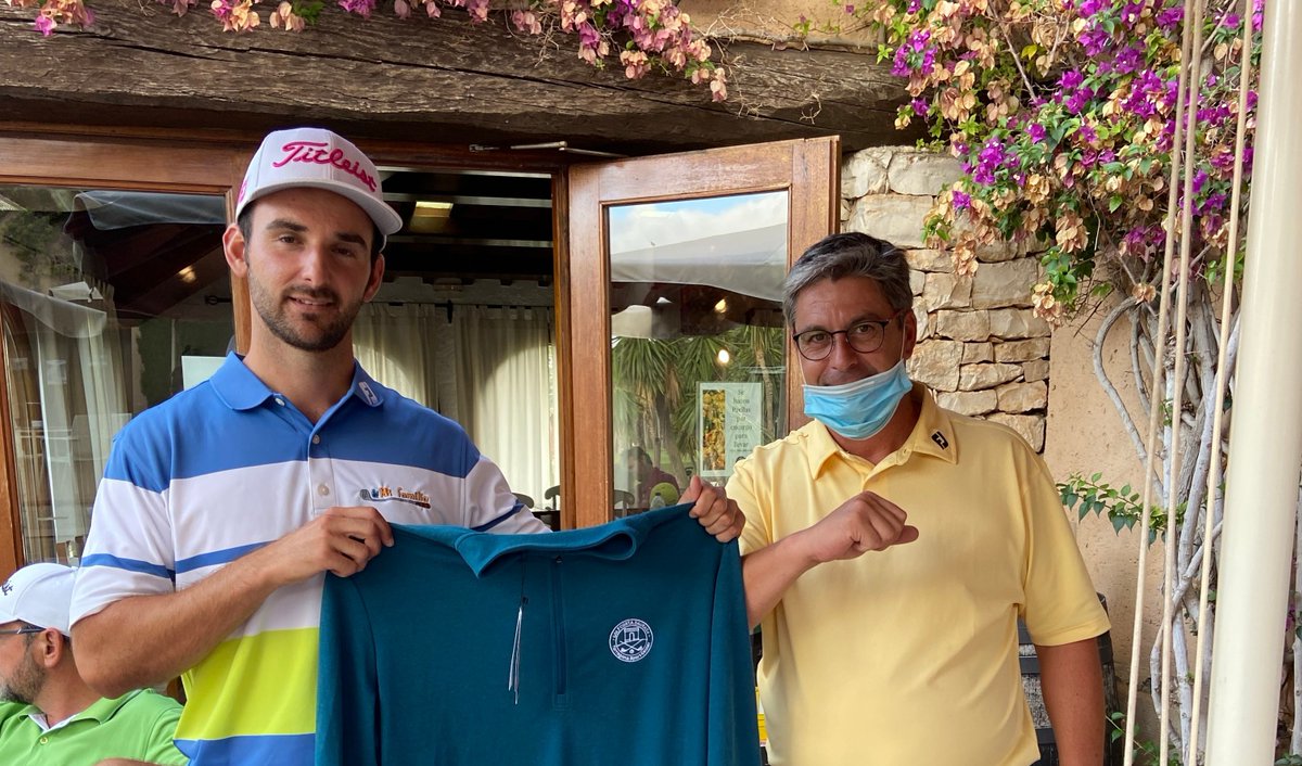 golfcostadorada's tweet photo. El torneo PITCH &amp; GIN va cogiendo adeptos....desde el Club y personalmente su gerente Marc Tarragó quiere agrader a Emilio Cuartero su presencia en el campeonato.

Emilio realizó el escandaloso resultado de -4 !! Enhorabuena y muchas gracias Emilio

https://t.co/tgSX6sN9aq https://t.co/N0NXzkznuW