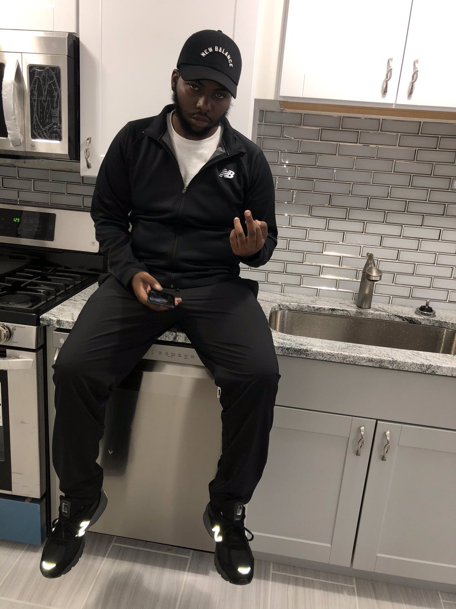 _JayB17_'s tweet photo. need a purple heart for da shxt that I survived🖤 https://t.co/qwlD8bJeO3