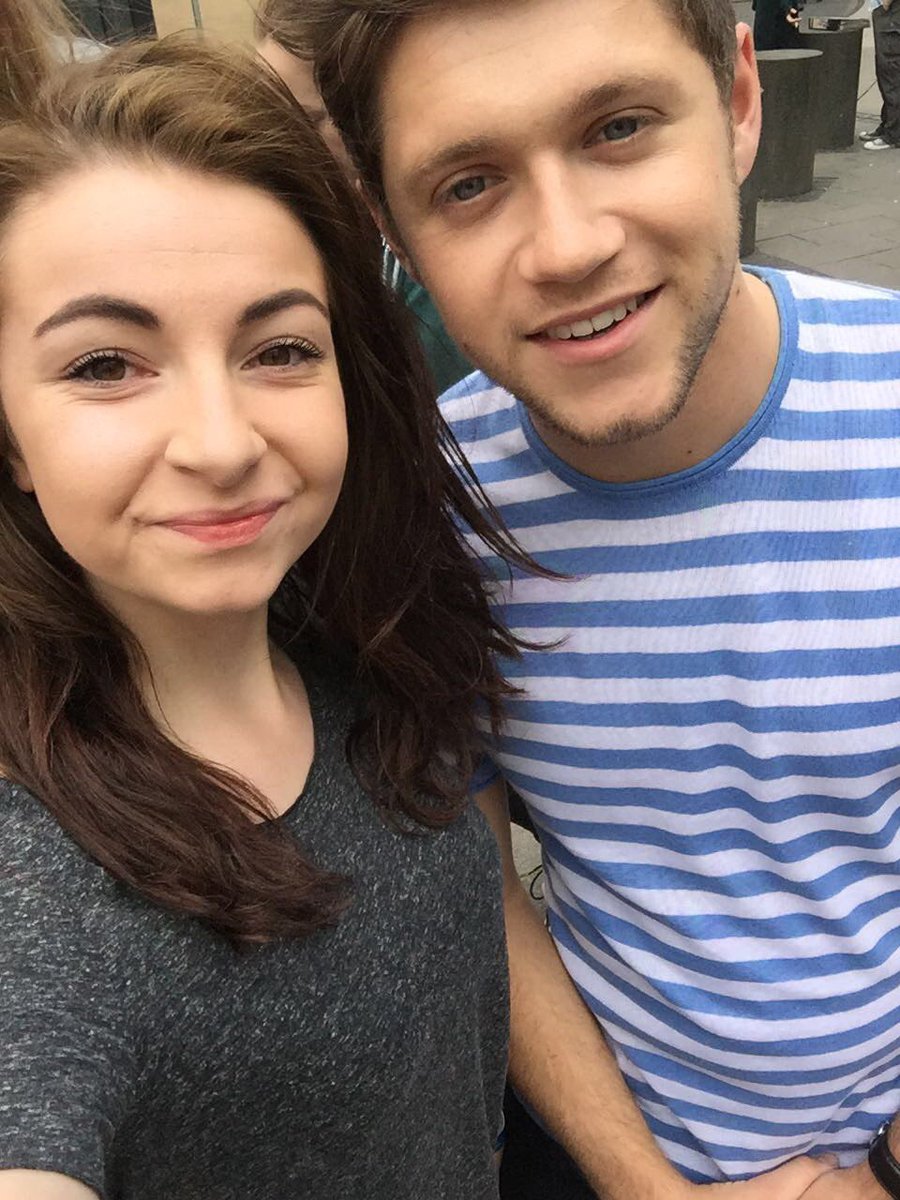 Viviana_Vergin's tweet photo. After 10Years I still canโt believe I meet him twice ! โค๏ธ
Thank you for everything. @NiallOfficial @Harry_Styles @LiamPayne @Louis_Tomlinson @zaynmalik #tenyearsonedirection https://t.co/3dS5lQ07iR