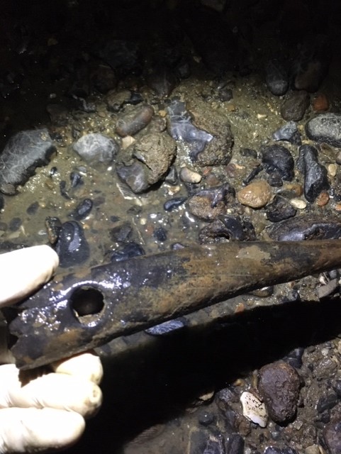 StefanoAmbrogi1's tweet photo. A pre-historic mattock or #Thames pick I found on last night's v low tide on the banks of the river. Either Mesolithic, Neolithic or early Bronze Age. Made from deer antler, the handle was bound via the hole creating a pick-like tool. Recording #mudlarking #mudlark #archeology https://t.co/2NZdVxPxRm
