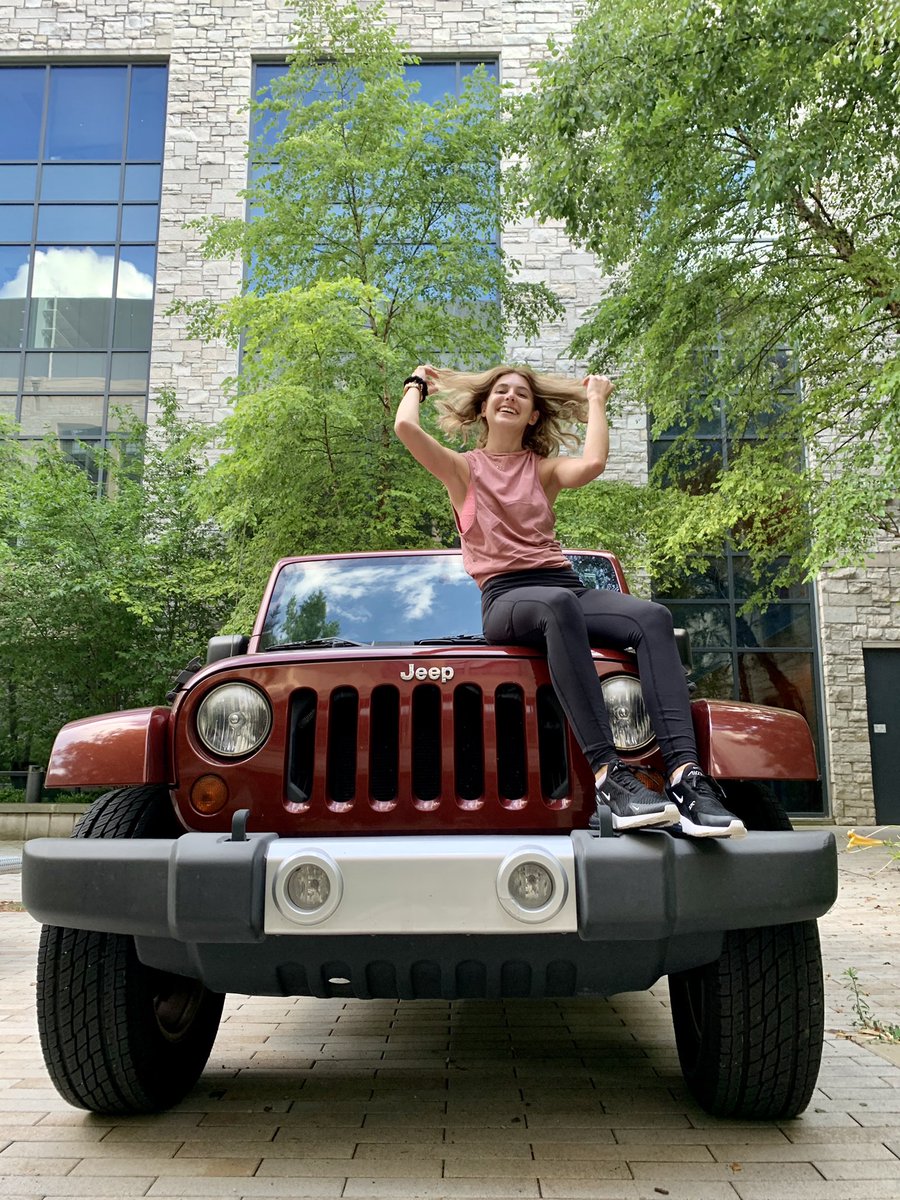nikkibaim's tweet photo. (Jeep) waving goodbye to undergrad 👋🏻✌🏻 https://t.co/jQyWOxfIPW