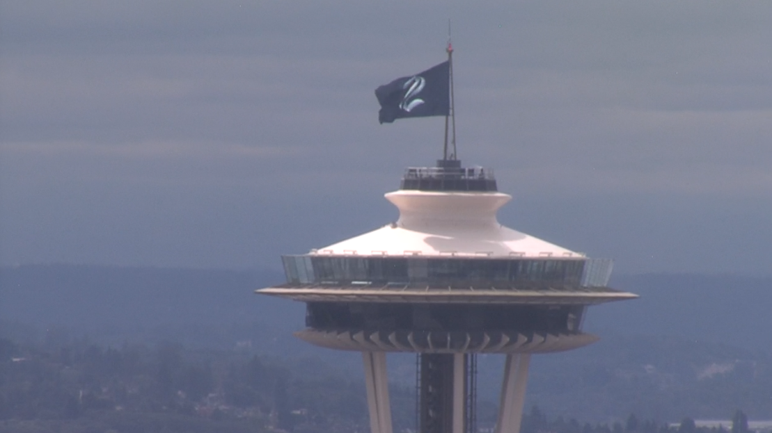 Kiro 7 A Seattle Kraken Flag Flies Atop The Space Needle T Co Xvcmj T Co Zkb25wxo6n Twitter