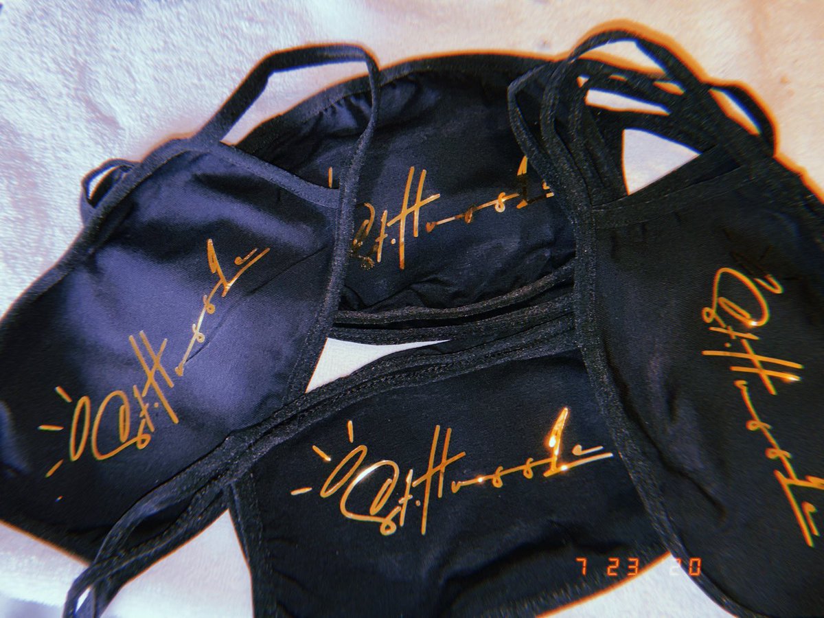 StHussle's tweet photo. Hold up wait a minute, YALL THOUGHT I WAS FINISHED?!
😇🙏🏾
AVAILABLE MIDNIGHT TONIGHT ON
https://t.co/731gCn2DQS 👈🏾
#StHussleCollection https://t.co/DGGw1V8L2y