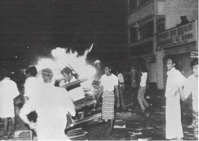 24th July: The government conducted a mass funeral at Colombo for the soldiers. Large crowds gathered and the situation took a violent turn around dusk. Sinhala mobs attacked and set on fire Tamil homes and businesses. #BlackJuly  #Tamil  #lka