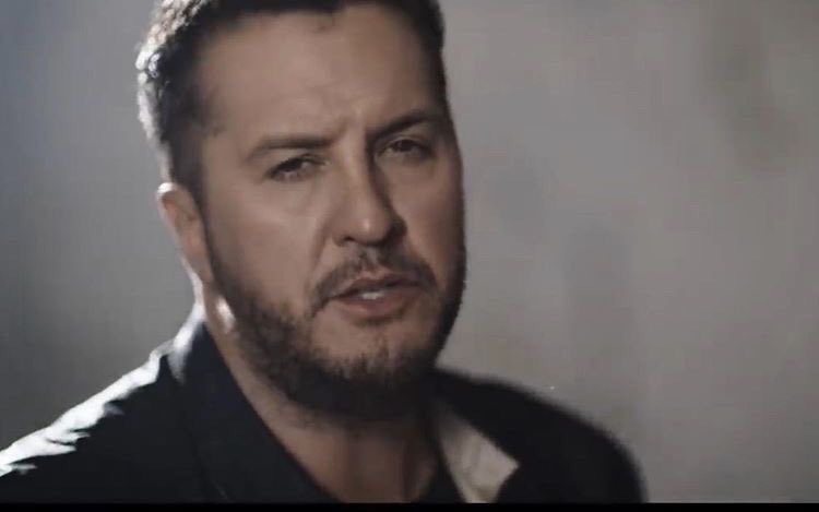 gillianKelley2's tweet photo. Build me a Daddy. #BuildMeADaddy @LukeBryanOnline #LukeBryan https://t.co/noYOmkmehK