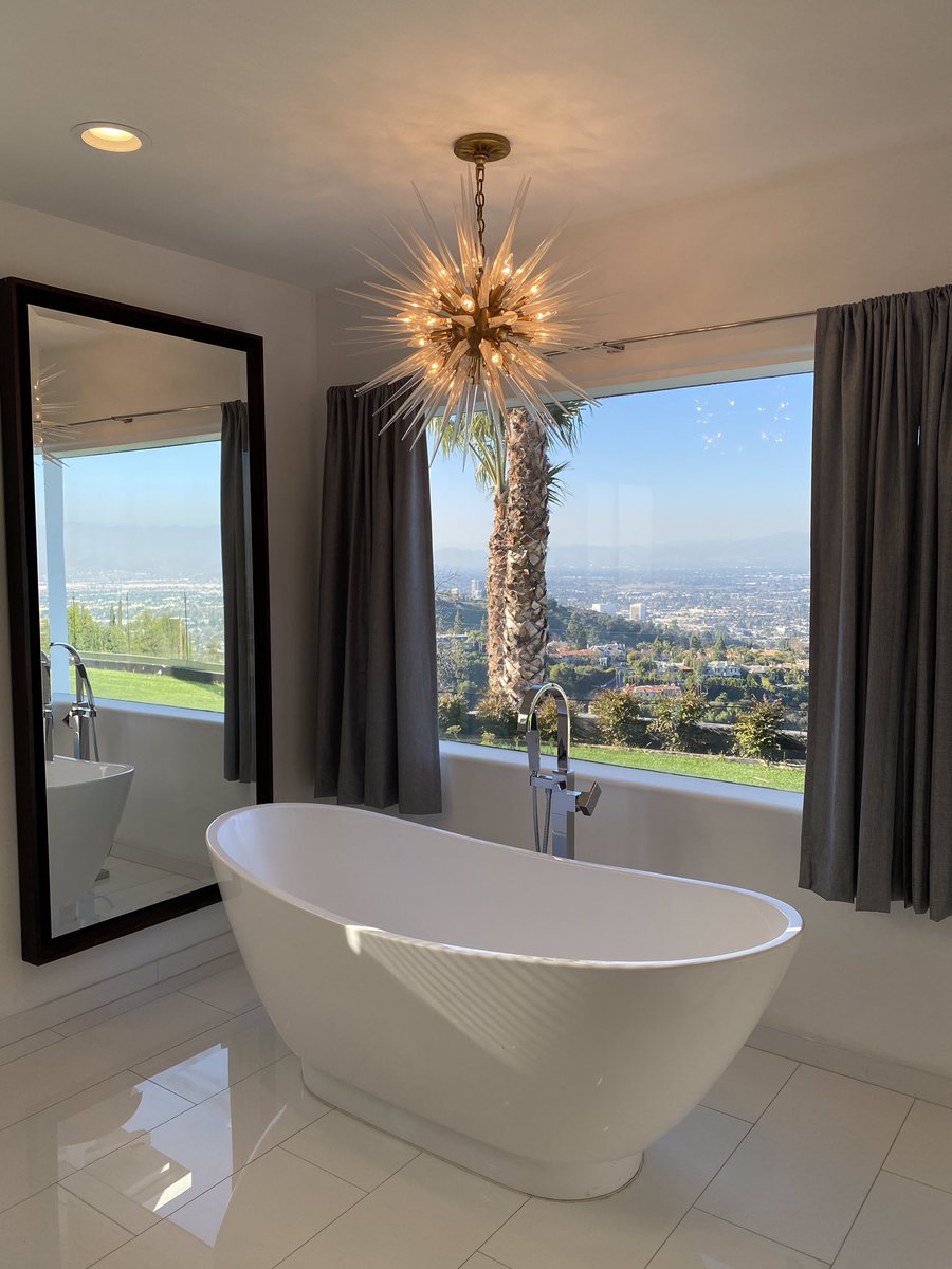 That view though. 😍 #Rentals #BeverlyHills #Villas #BathroomDesign #Design