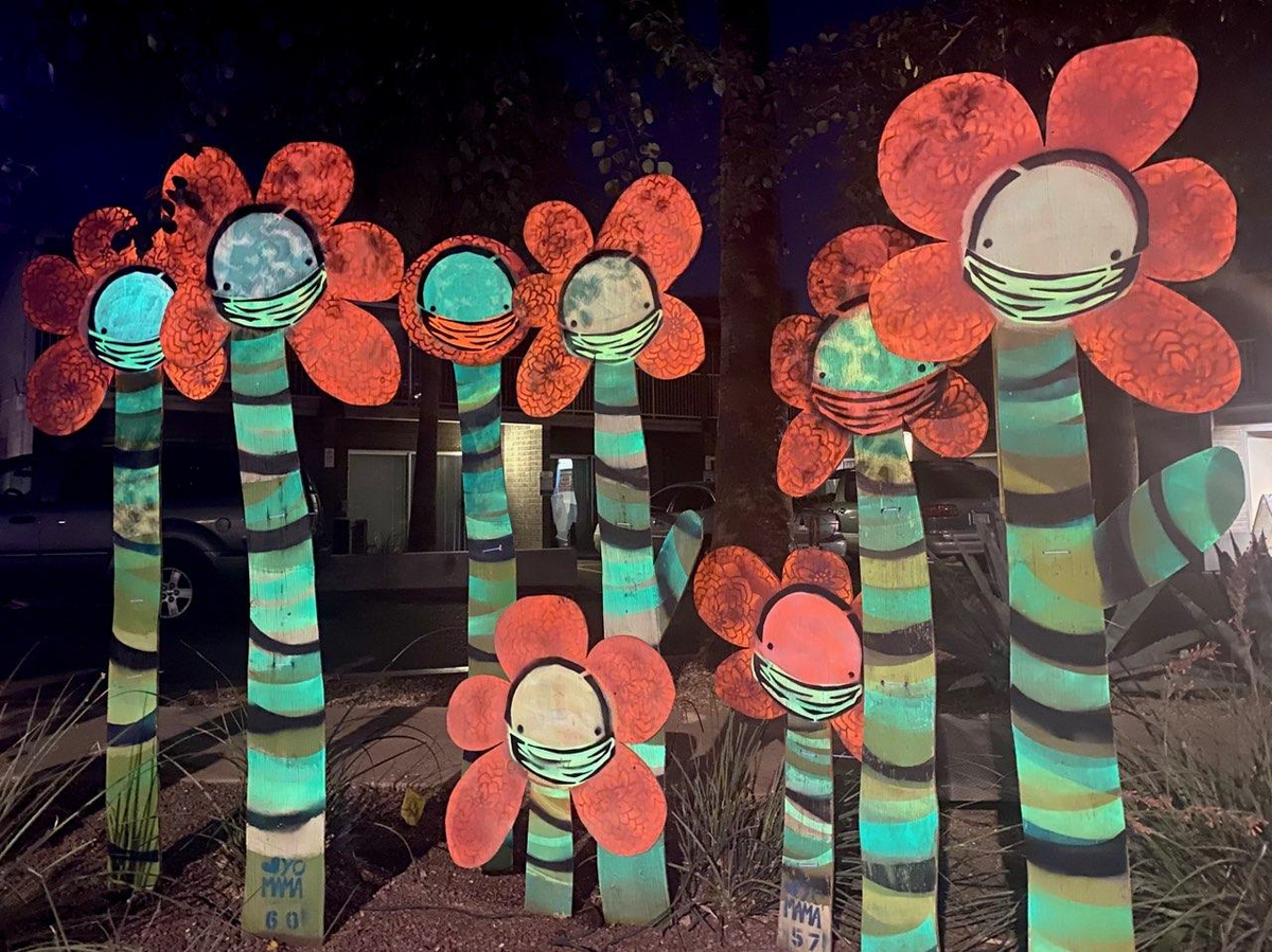 MattMeanders's tweet photo. Final weekend for the Roadside Attractions driveby art exhibition!
Mask up and check out my friend Kristin's Friendly Flowers and other installations around the Valley.
Here's a map --> https://t.co/HyCbO2Uubd
#whyaz #dtphx #yesphx #azburners https://t.co/ylJi6WNVyT