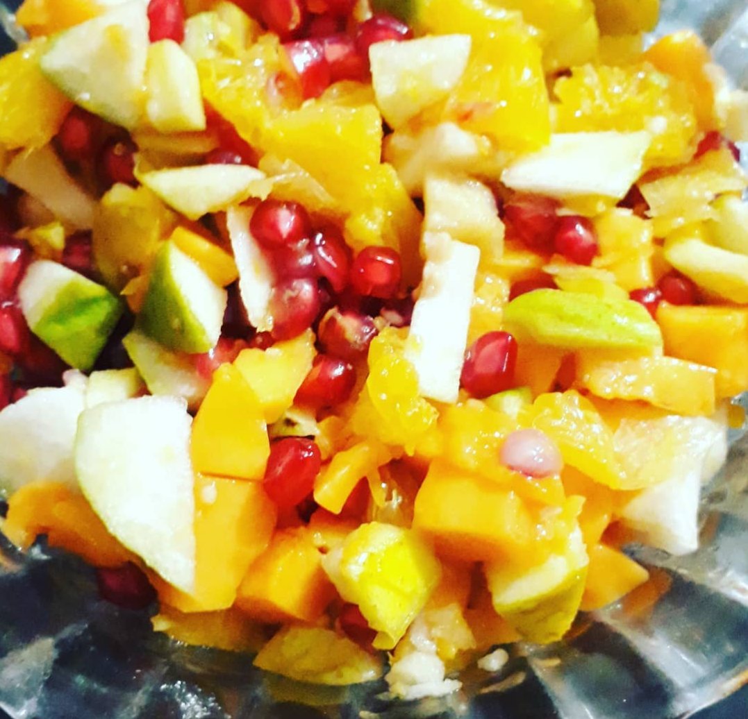 FoodMerina's tweet image. It’s  my 1st post in Twitter  as a food blogger....
I make this fresh mixed fruit salad which is really amazing!😋 hope u guys like this post..plz help me to grow..in thia food blogging  world..

#foodblogger #foodie #foodphotography #lockdown #QuarantineLife #HealthyLiving