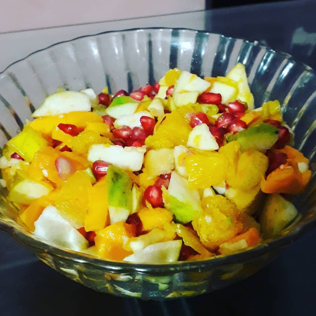 FoodMerina's tweet image. It’s  my 1st post in Twitter  as a food blogger....
I make this fresh mixed fruit salad which is really amazing!😋 hope u guys like this post..plz help me to grow..in thia food blogging  world..

#foodblogger #foodie #foodphotography #lockdown #QuarantineLife #HealthyLiving