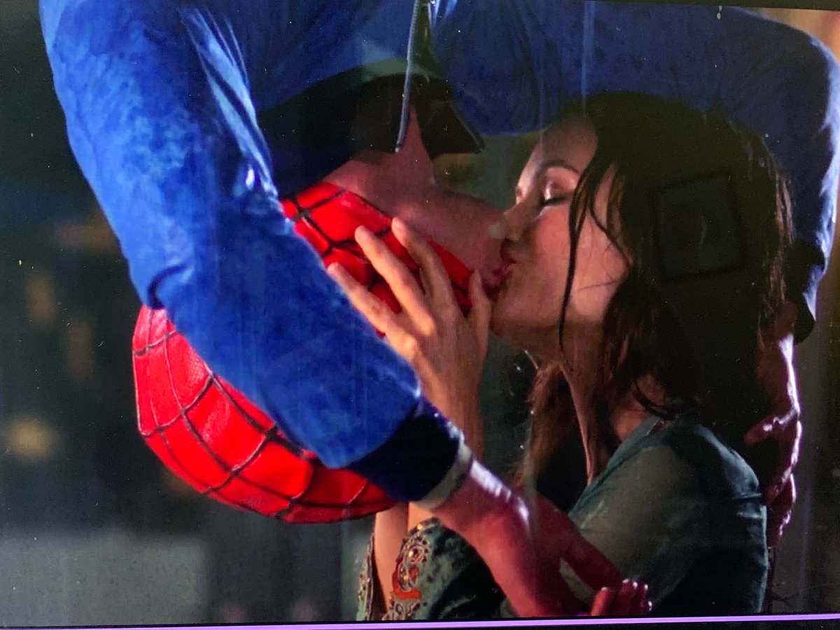 The Champagne Supernova + Spider-Man scene on The OC is the greatest convergence of my interests in tv history