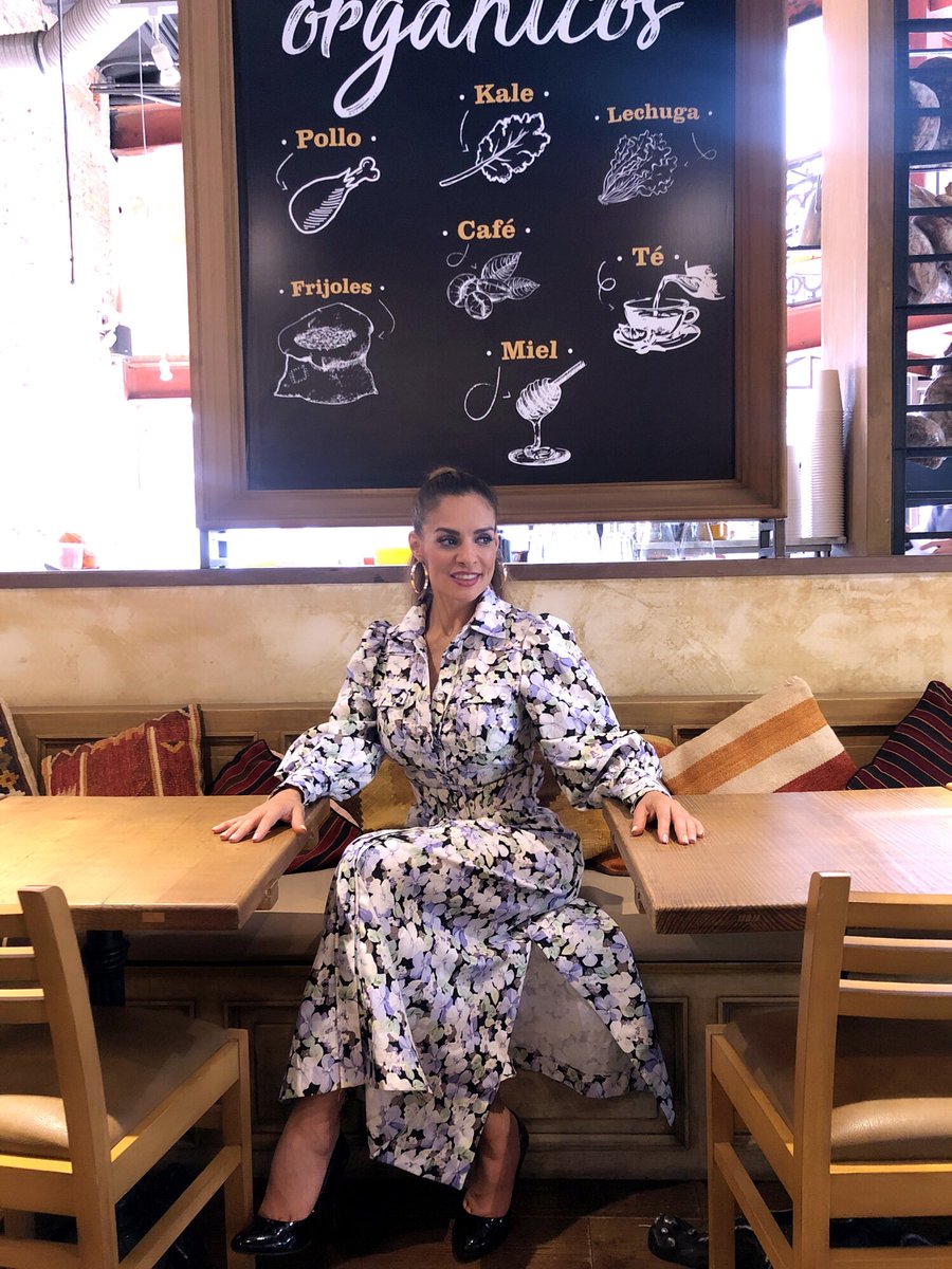 Alma_Cero's tweet photo. EF!!! Un café y amigos es lo único que necesita una mujer para arreglar el mundo 🙏🏻💖 🌎 me encanta lo que saca de mi @andra.byher
#fashionista #fuerzayvalentia #BandMe #bendecidayagradecida #abundancia #actress #happy #elamorestaenelair https://t.co/3k1coy3FWK