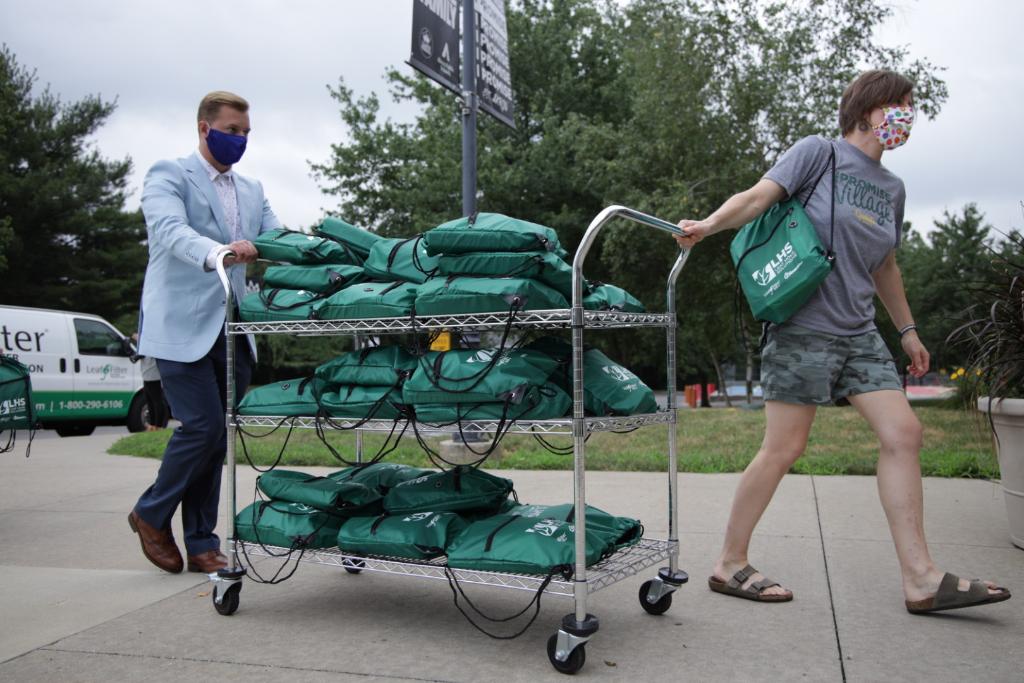 LeafFilter's tweet photo. All the bags are packed and delivered to the @IPromiseSchool. We are incredibly proud to partner with the @LebronJamesFamilyFoundation to be able to #donate over 350 #backpacks stuffed with supplies. https://t.co/MR4tZ56wp2