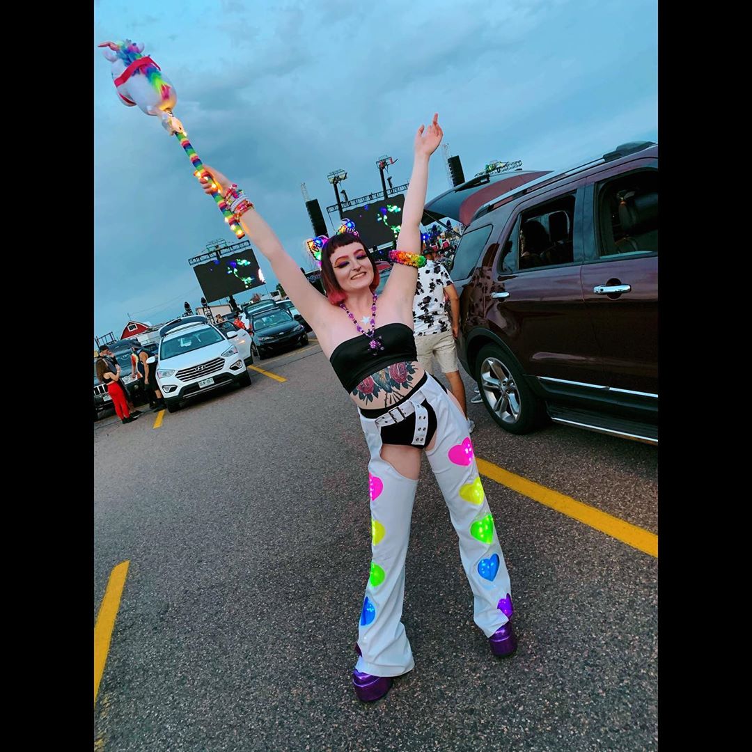 jvalentineinc's tweet photo. Loving the shenanigans with firefly Sydney and her rave fam for the DIRTY DRIVE-IN 💖 You looked amazing in our Light-Up Rainbow Heart Chaps !!! ✨❤✨🌈✨💚✨🌈✨💜✨🌈✨💙✨🌈✨💛✨ #lionshare360 #dirtydrivein #jvalentinefamily IG: its_sydnnney / fashionation613 https://t.co/bElYV5rOoR