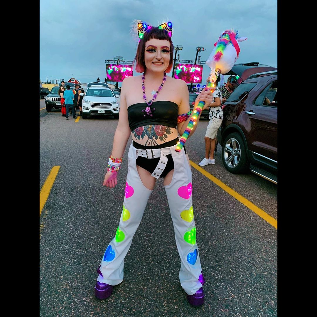 jvalentineinc's tweet photo. Loving the shenanigans with firefly Sydney and her rave fam for the DIRTY DRIVE-IN 💖 You looked amazing in our Light-Up Rainbow Heart Chaps !!! ✨❤✨🌈✨💚✨🌈✨💜✨🌈✨💙✨🌈✨💛✨ #lionshare360 #dirtydrivein #jvalentinefamily IG: its_sydnnney / fashionation613 https://t.co/bElYV5rOoR