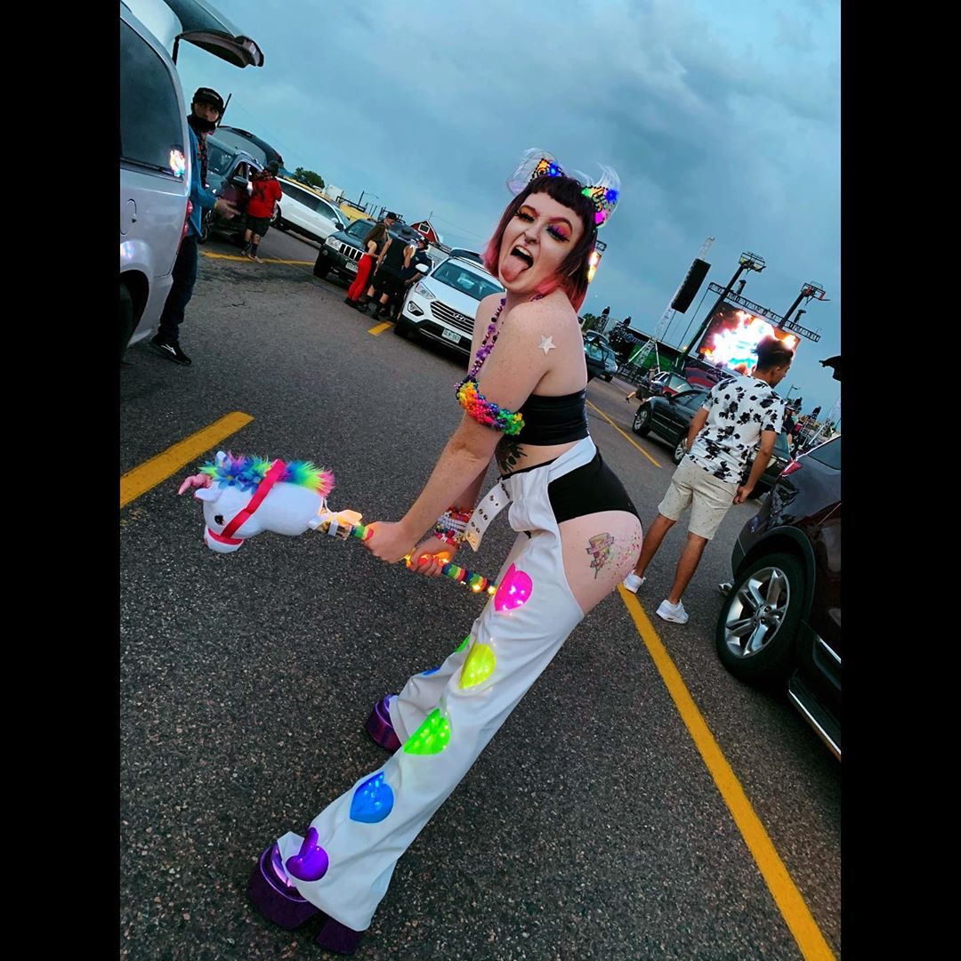 jvalentineinc's tweet photo. Loving the shenanigans with firefly Sydney and her rave fam for the DIRTY DRIVE-IN 💖 You looked amazing in our Light-Up Rainbow Heart Chaps !!! ✨❤✨🌈✨💚✨🌈✨💜✨🌈✨💙✨🌈✨💛✨ #lionshare360 #dirtydrivein #jvalentinefamily IG: its_sydnnney / fashionation613 https://t.co/bElYV5rOoR