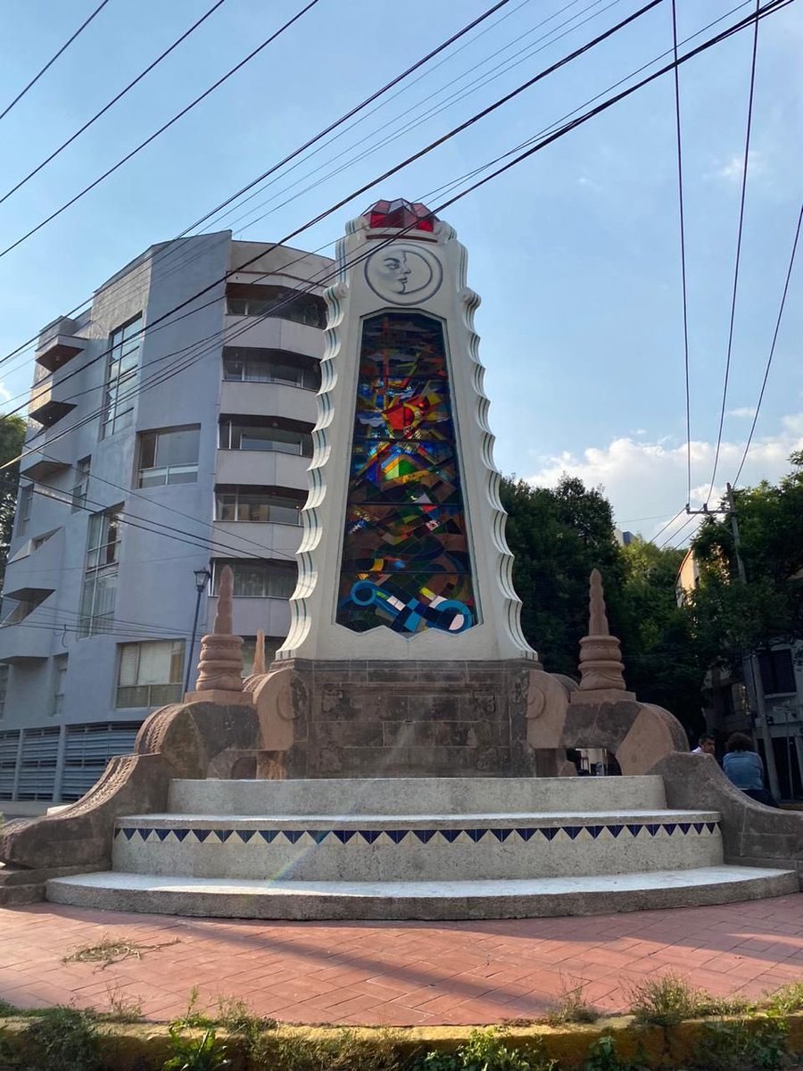 BJAlcaldia's tweet photo. Recuperamos la “Fuente de Sevilla”, patrimonio arquitectónico de nuestra alcaldía que data de la década de los años 20, en la colonia Insurgentes Mixcoac. Después de 50 años sin mantenimiento volverá a lucir sus vitrales y materiales originales restaurados. https://t.co/lwJYHvCKnq
