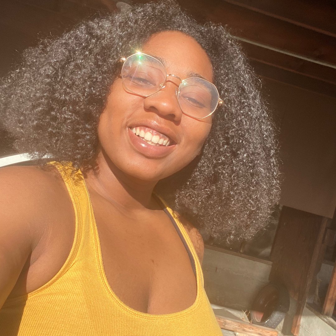 Skin glowing & hair flourishing 😍😍 #SunKissed
.
.
.
.
 #naturalhaircommunity #naturalhairstyles #naturalhairdoescare #naturalhaircare #naturalhairdaily #3c #3chair #3b #3bhair #4c #4chair #hairtuber #healthyhair #blackhair #afro #curlscurlscurls #curlsforthegirls #wavesfort