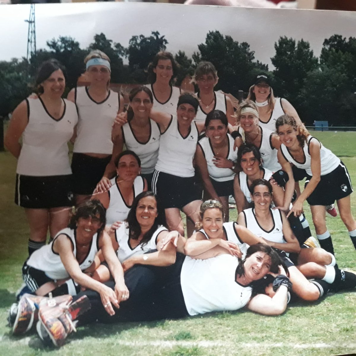 iprsportingclub's tweet photo. 🖤🤍 #SportingRetro variadito 🏑🏉 Parte 1. Esperamos tus comentarios 😉 https://t.co/O7iIpln9NU