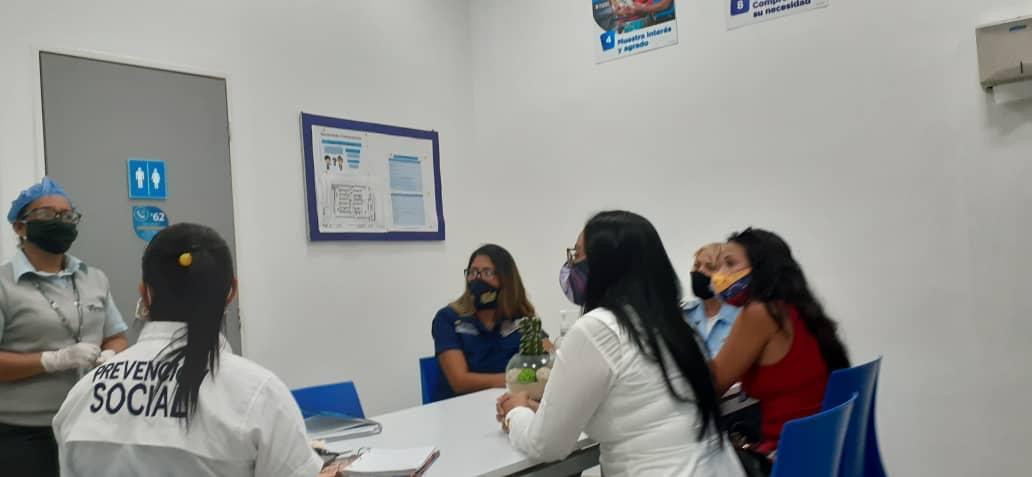 DptoFalcon's tweet photo. REDIP OCCIDENTAL/DELEGACIÓN ESTADAL FALCÓN/PREVENCION SOCIAL. El día de ayer se llevó a cabo Reunión Frente PREVENTIVO REGIONAL con FARMATODO, tema a tratar SITUACIÓN DE VULNERABILIDAD DE LA TIENDA FARMATODO CORO. 
#Prevencionsocial #SomosPrevención
#SomosCicpc
#CampañaPrevencion https://t.co/zCEi0jHXsp