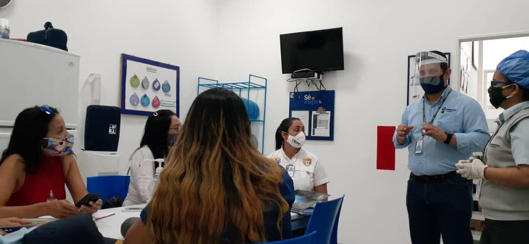 DptoFalcon's tweet photo. REDIP OCCIDENTAL/DELEGACIÓN ESTADAL FALCÓN/PREVENCION SOCIAL. El día de ayer se llevó a cabo Reunión Frente PREVENTIVO REGIONAL con FARMATODO, tema a tratar SITUACIÓN DE VULNERABILIDAD DE LA TIENDA FARMATODO CORO. 
#Prevencionsocial #SomosPrevención
#SomosCicpc
#CampañaPrevencion https://t.co/zCEi0jHXsp