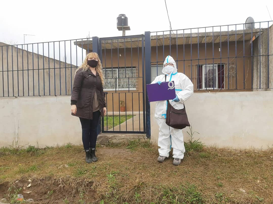 movmayo_quilmes's tweet photo. AHORA | Nuestrxs compañeres en el Barrio Villa Lujan en la búsqueda activa de casos de COVID -19 dentro de operativo #DetectAr
 
Hoy más que nunca necesitamos el compromiso de todxs. 

#QuedateEnCasa

@GustavoLappano
@EliArzamendia
@rominadelsol 
@Movimiento_Mayo https://t.co/8ndGoTba8W