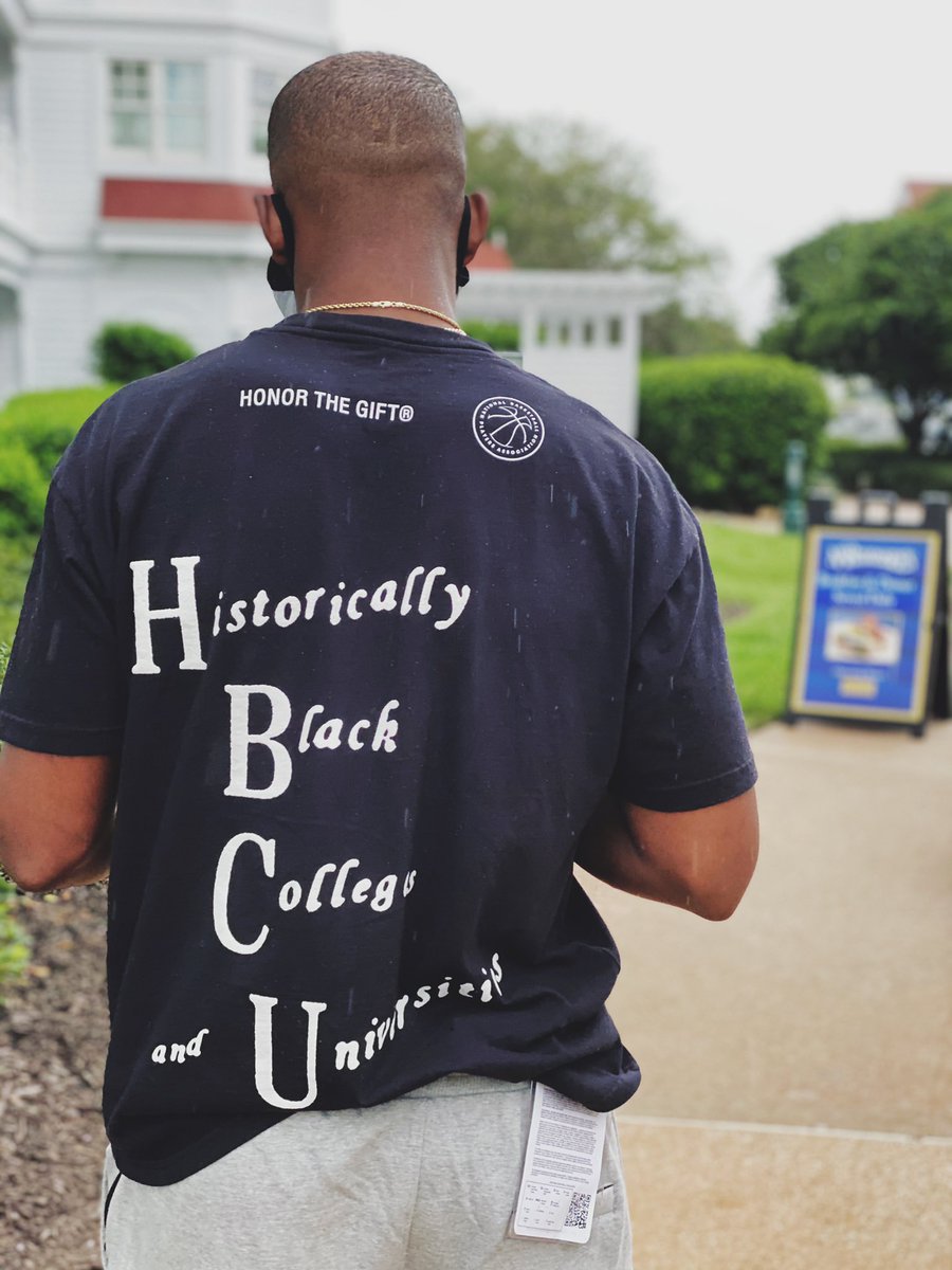 TheNBPA's tweet image. .@CP3 reppin’ for HBCU’s in the new @honorthegiftco x @TheNBPA collection.