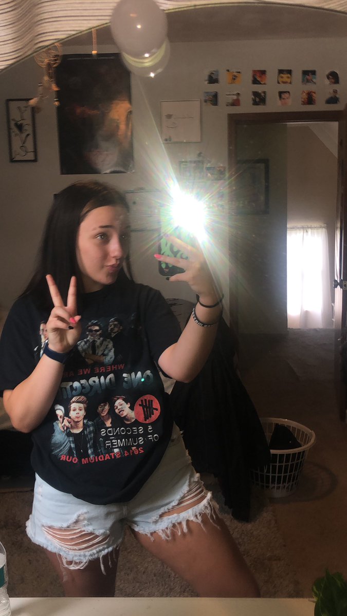 marchtotheuke's tweet image. I SPENT 30 MINUTES LOOKING FOR MY ONE DIRECTION SHIRT I WAS GONNA CRY BUT ANWAYS #onedirectionreunion2020 #onedirection10years #ONEDIRECTIONSAVE2020