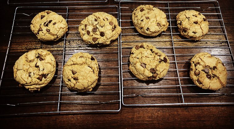 Damacmuzik's tweet photo. Da final product. Who wants some cookies? 🍪 #dabaker https://t.co/W6uKTdeRjy