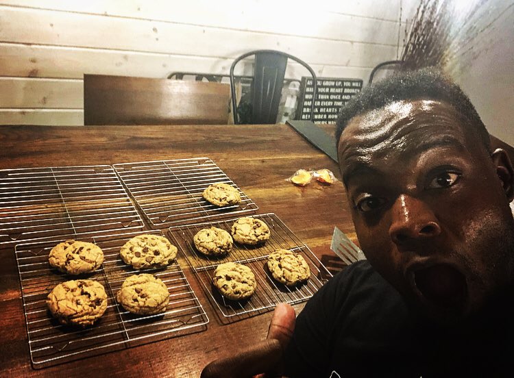 Damacmuzik's tweet photo. Da final product. Who wants some cookies? 🍪 #dabaker https://t.co/W6uKTdeRjy