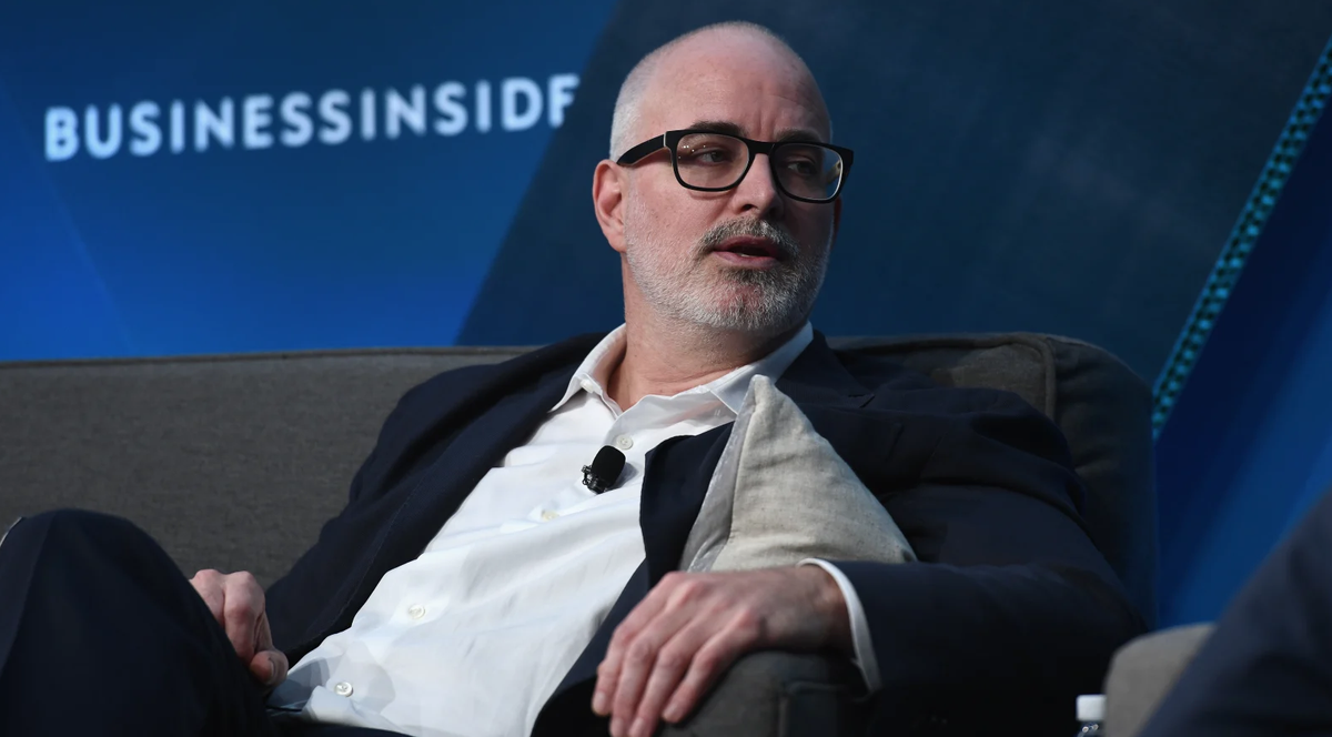 Jezebel's tweet photo. Hearst president Troy Young has apparently just realized that other people can hear him https://t.co/tZr6HBo2b5 https://t.co/5pdpbKqbA9