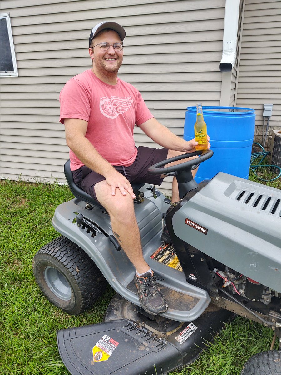 shmoore270's tweet photo. @landsharklager Favorite Landshark drinking spot is on the lawnmower
@landsharklager 
@conmoore19 https://t.co/3MEYBBUSRo