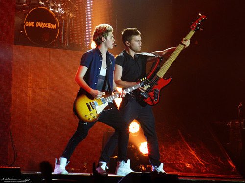 TheAffinityMag's tweet image. Appreciation post for One Direction’s bassist, Sandy Beales 💛
#10YearsOfOneDirection