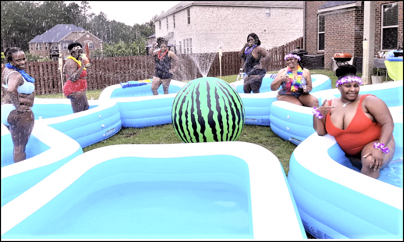 cherylwk1's tweet photo. The inflatable pool has become the official symbol of America’s lost summer
https://t.co/56PCL1FlY3 @poolside @amazon @eBay @kiddypool @doggypool @inflatablepool @COVID19Tracking #AmericasLostSummer #InflatablePools https://t.co/VyWqac3fLj
